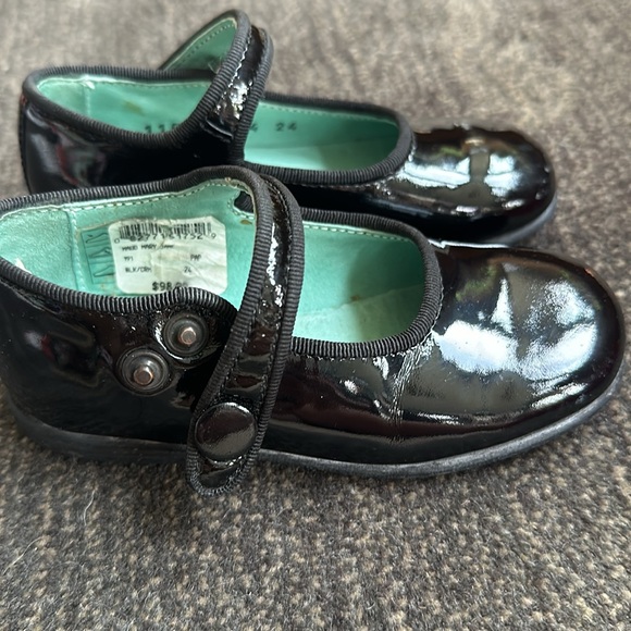 Papillon Black Patent Leather Maryjane’s w/ adjustable snap strap 24 Euro/8 US - Picture 4 of 4